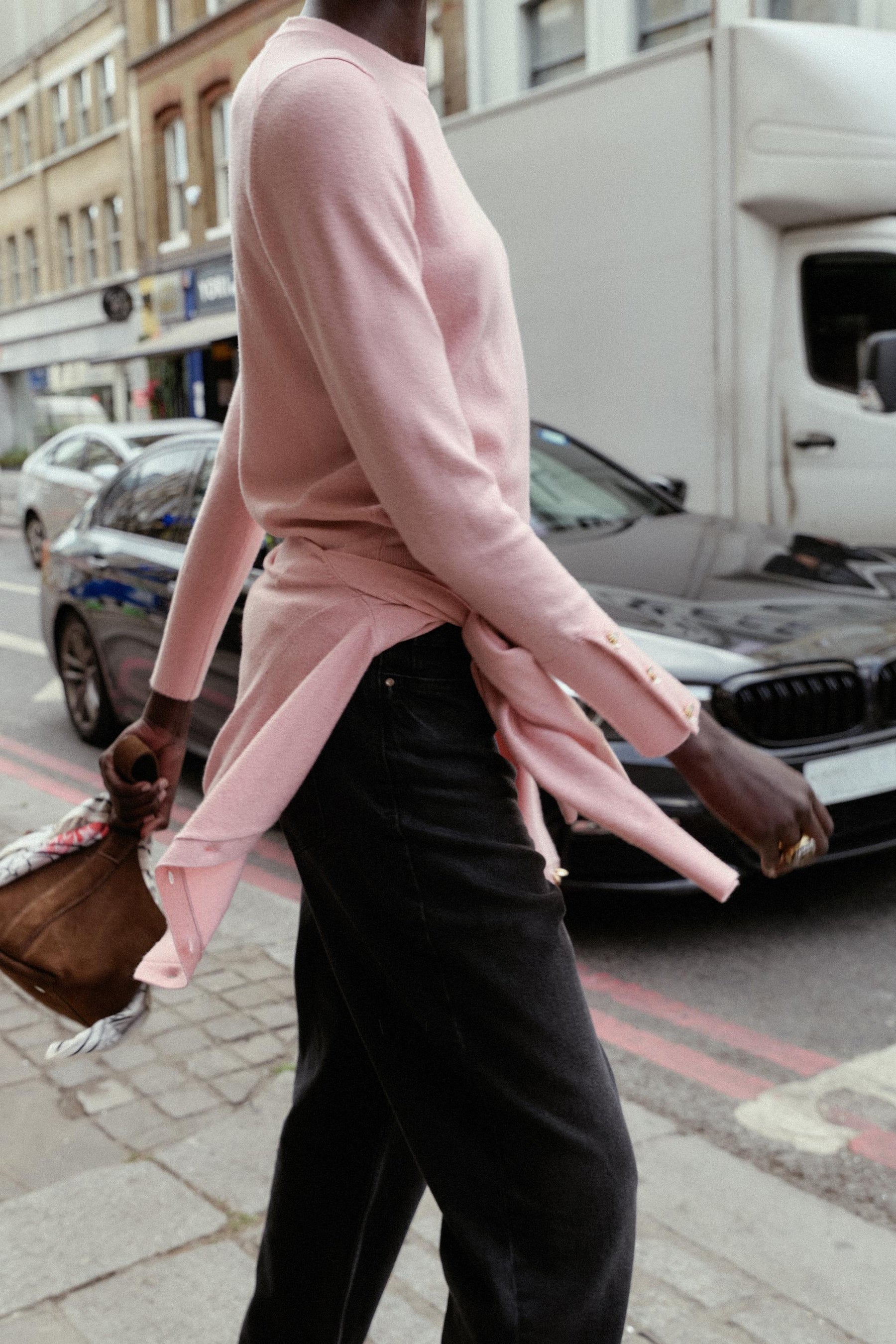 Strickpullover mit Blumenmuster und Knöpfen