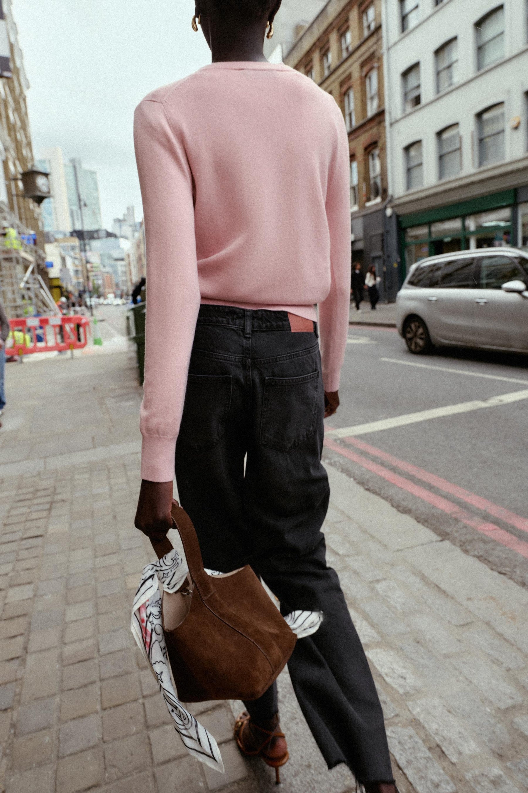 Cardigan mit Blumenknöpfen