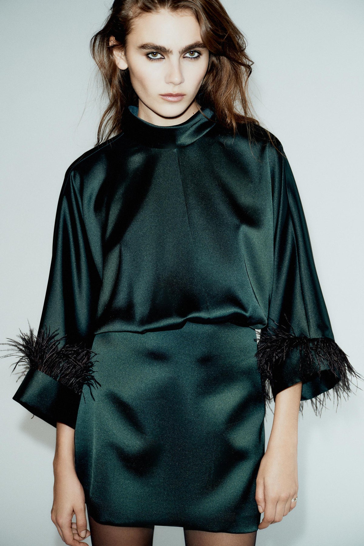 SHORT SATIN FEATHER DRESS - Image 2