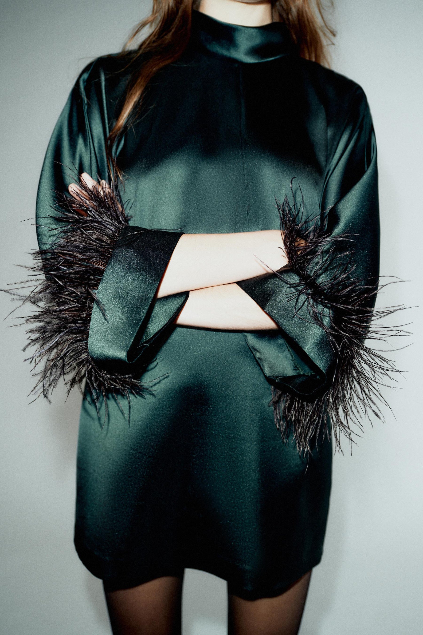 SHORT SATIN FEATHER DRESS - Image 6