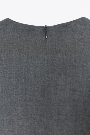 Kurzes Kleid mit Bindegürtel