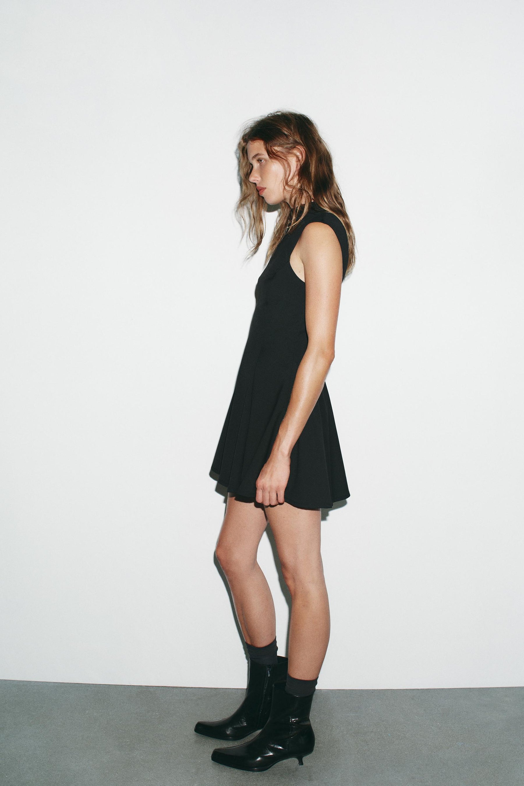 Voluminöses kurzes Kleid