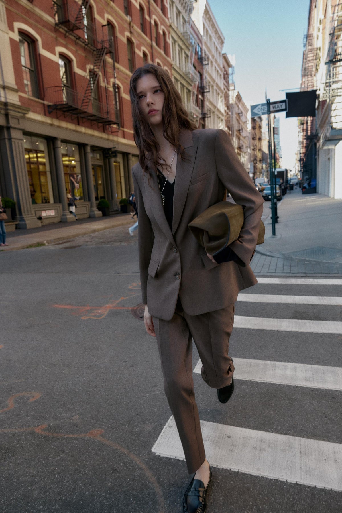 Hose mit geknöpftem Saum