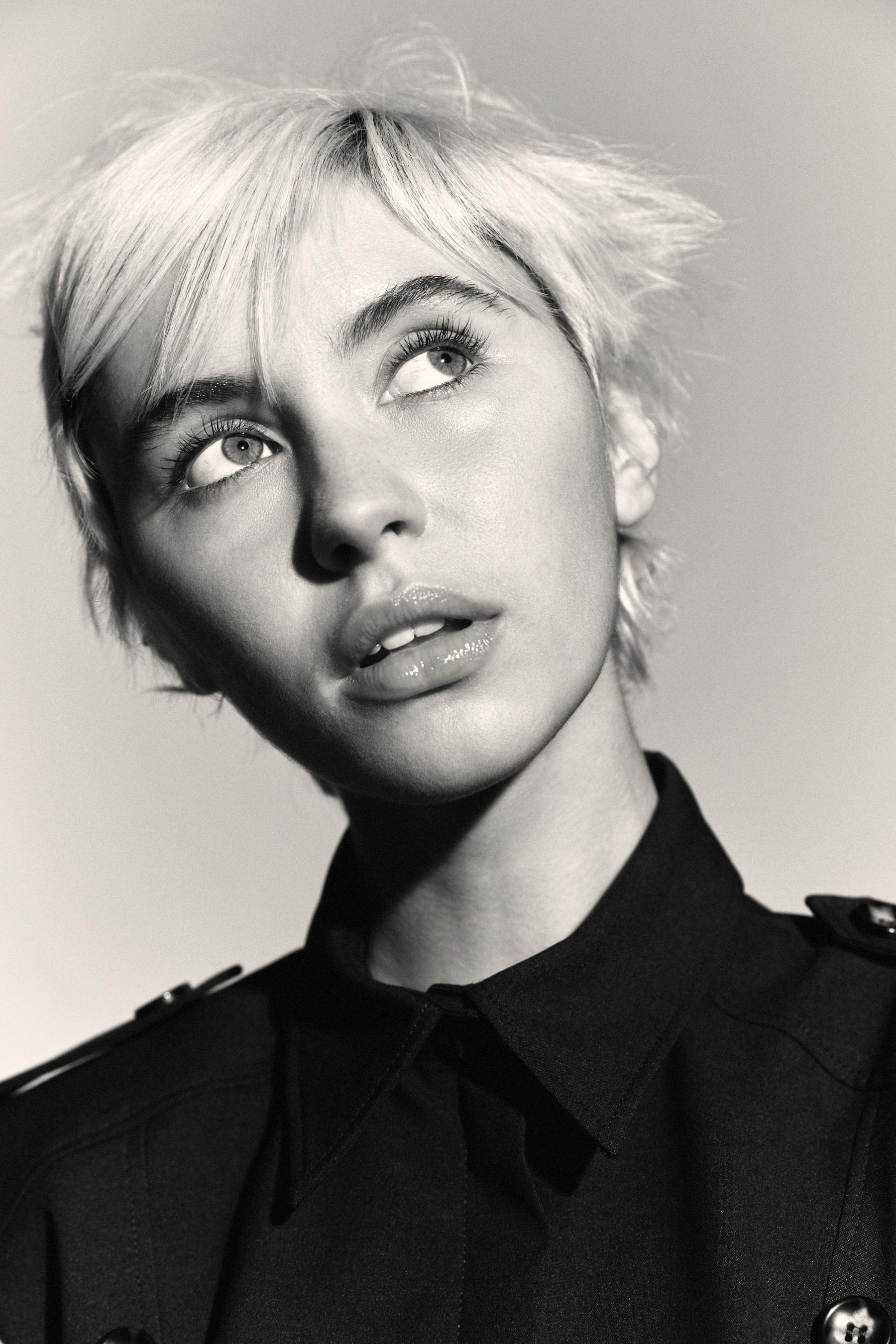 SHORT DRESS WITH SHOULDER PADS AND RUFFLES - Image 3