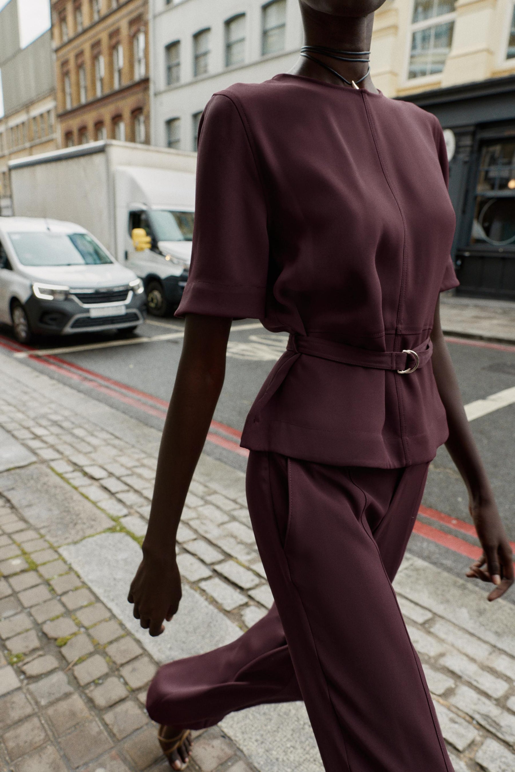 Kurzarmtop mit Gürtel