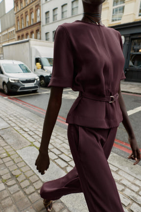 Kurzarmtop mit Gürtel