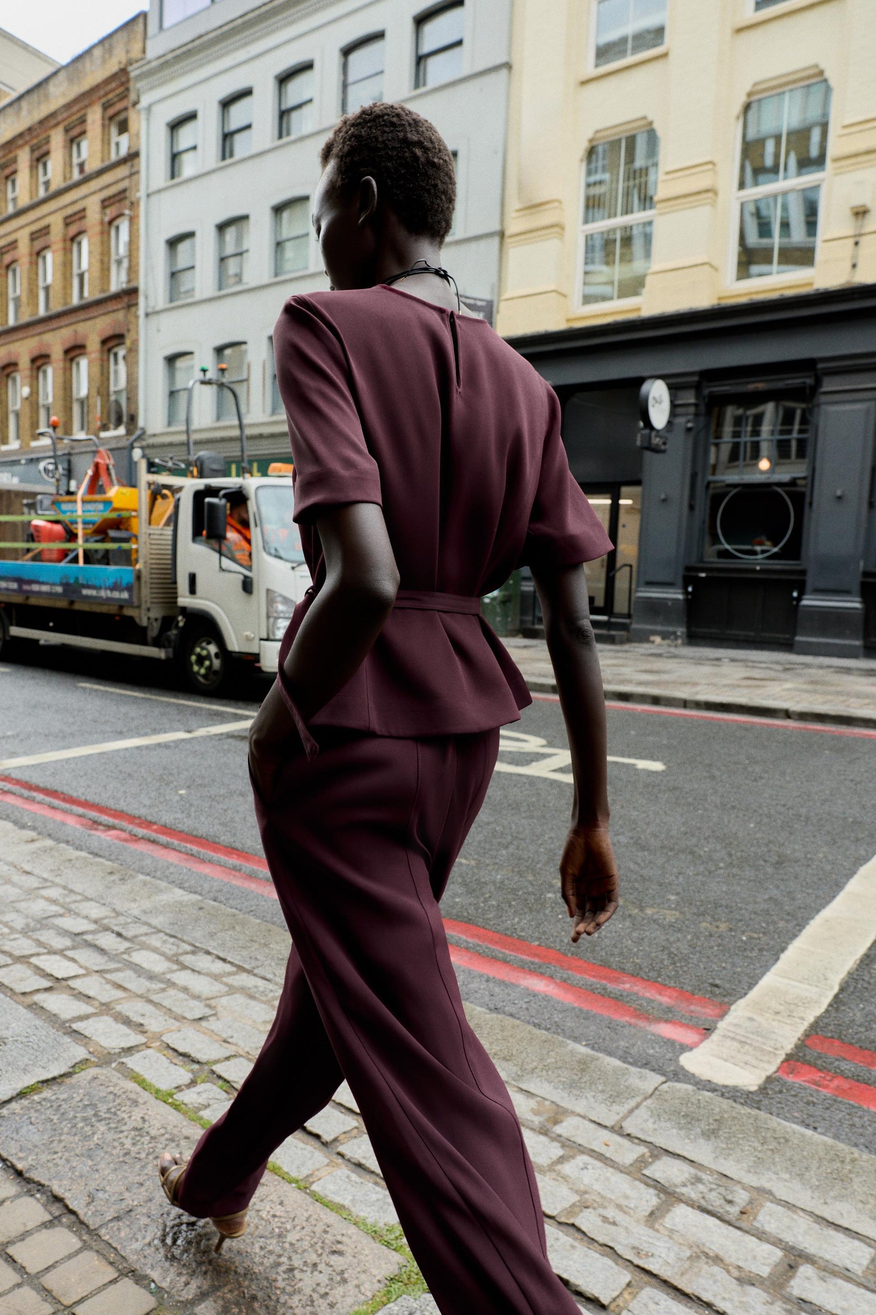 Kurzarmtop mit Gürtel