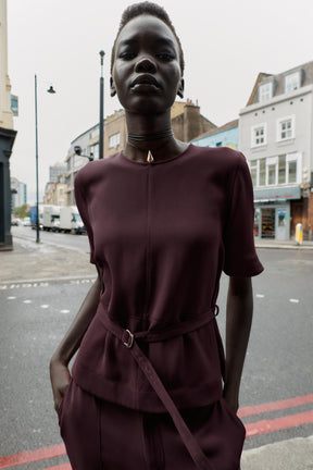 Kurzarmtop mit Gürtel