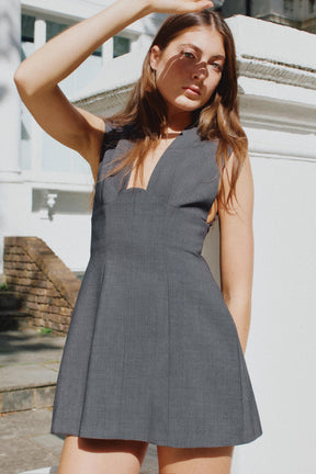 Kleid mit V-Ausschnitt