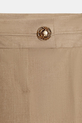 Weit geschnittene Hose mit Knöpfen