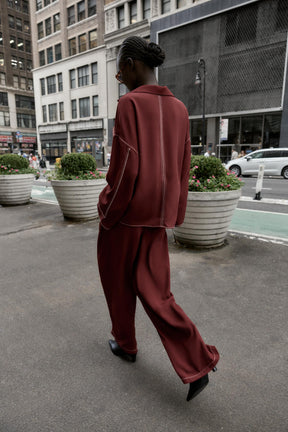 Hemd mit kontrastierenden Ziernähten