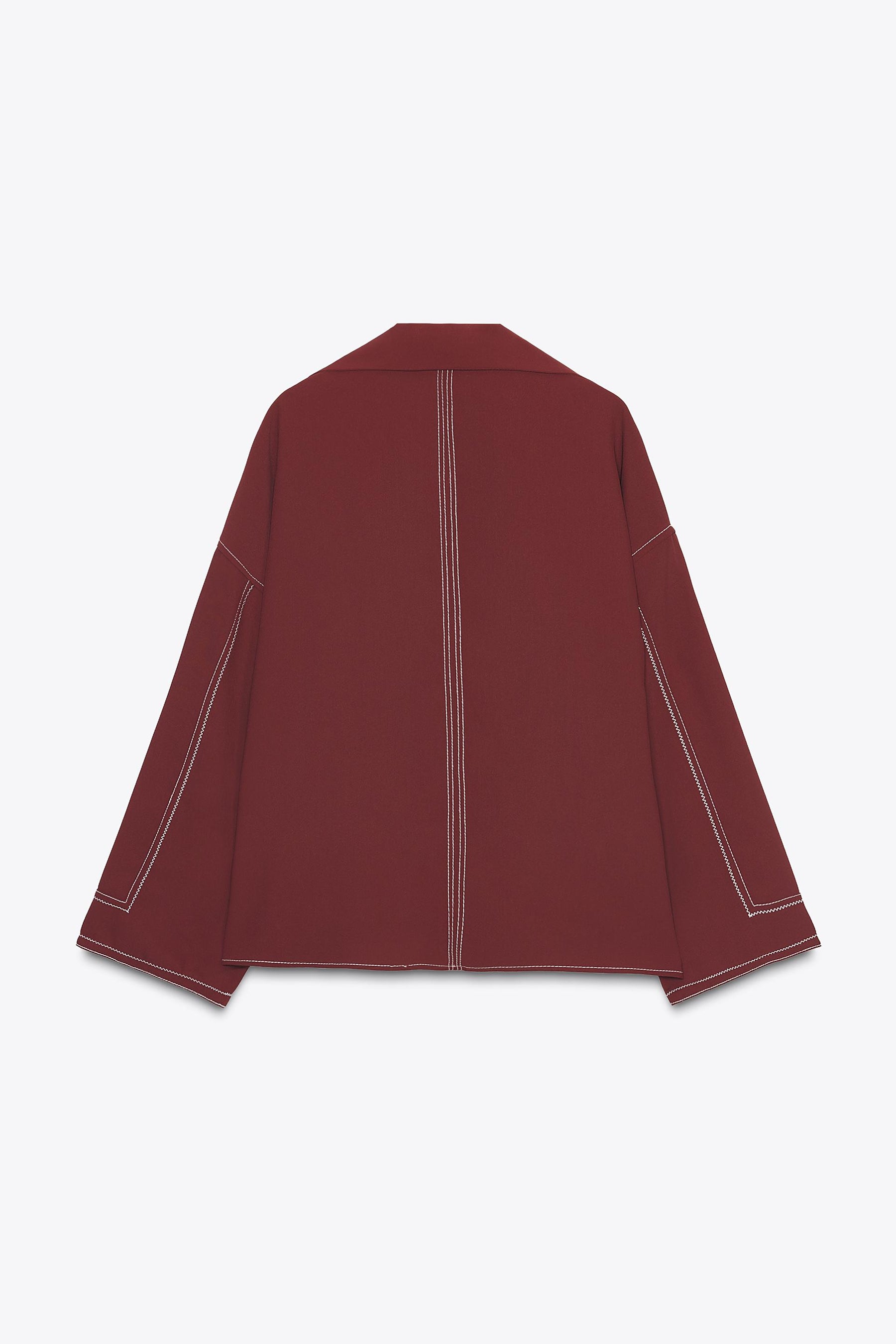 Hemd mit kontrastierenden Ziernähten