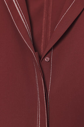 Hemd mit kontrastierenden Ziernähten