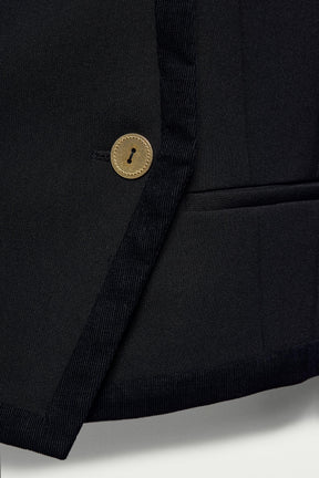 Kurze, geknöpfte Modejacke