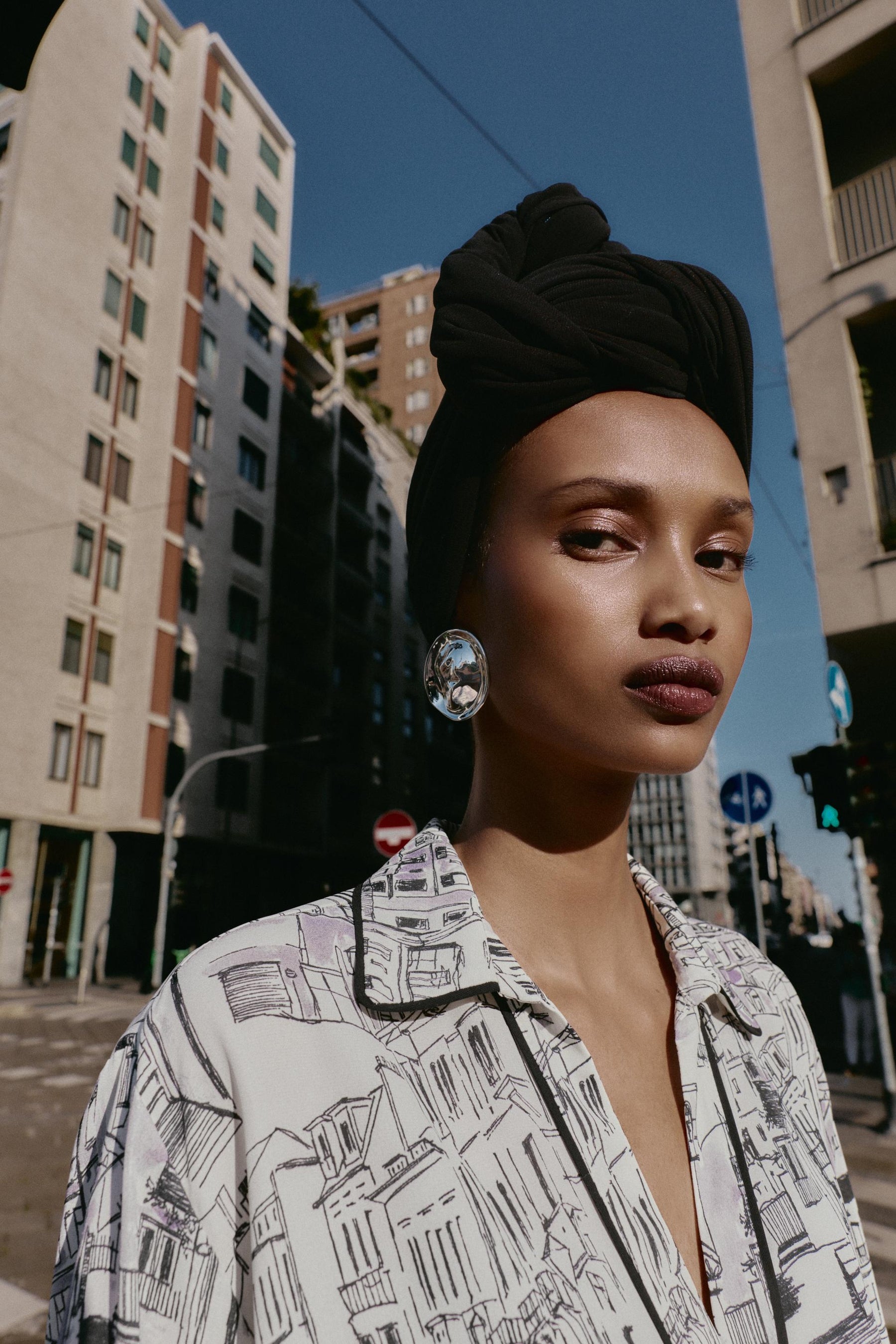 Bedruckte Bluse mit Paspelierung