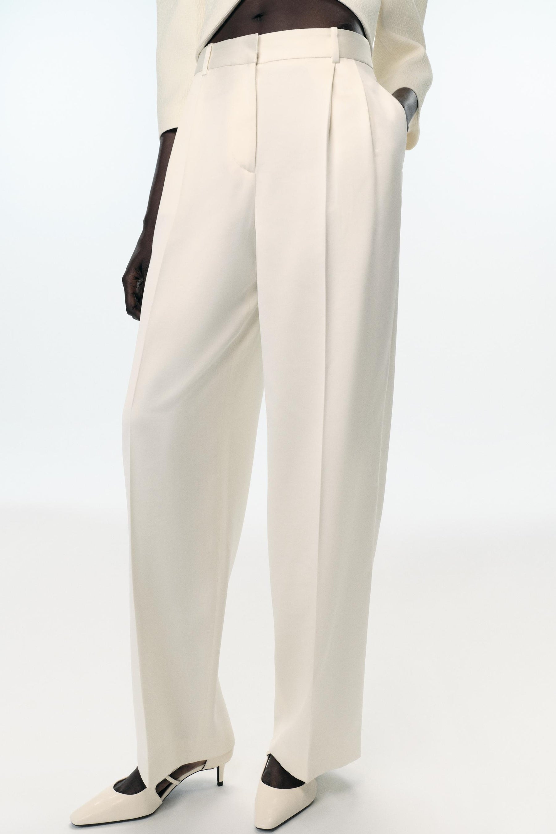 Hose mit geraden Abnähern