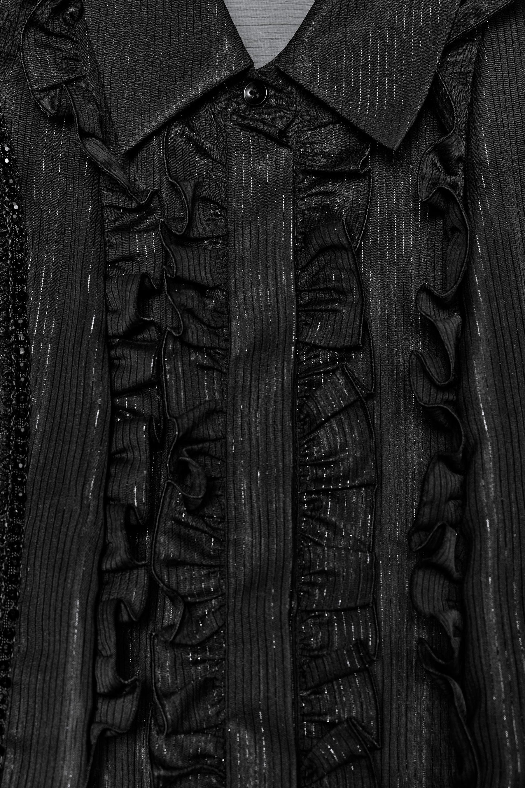 Rüschenbesetztes, perlenbesetztes, halbtransparentes Hemd