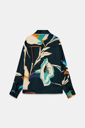 Bedrucktes, fließendes Hemd