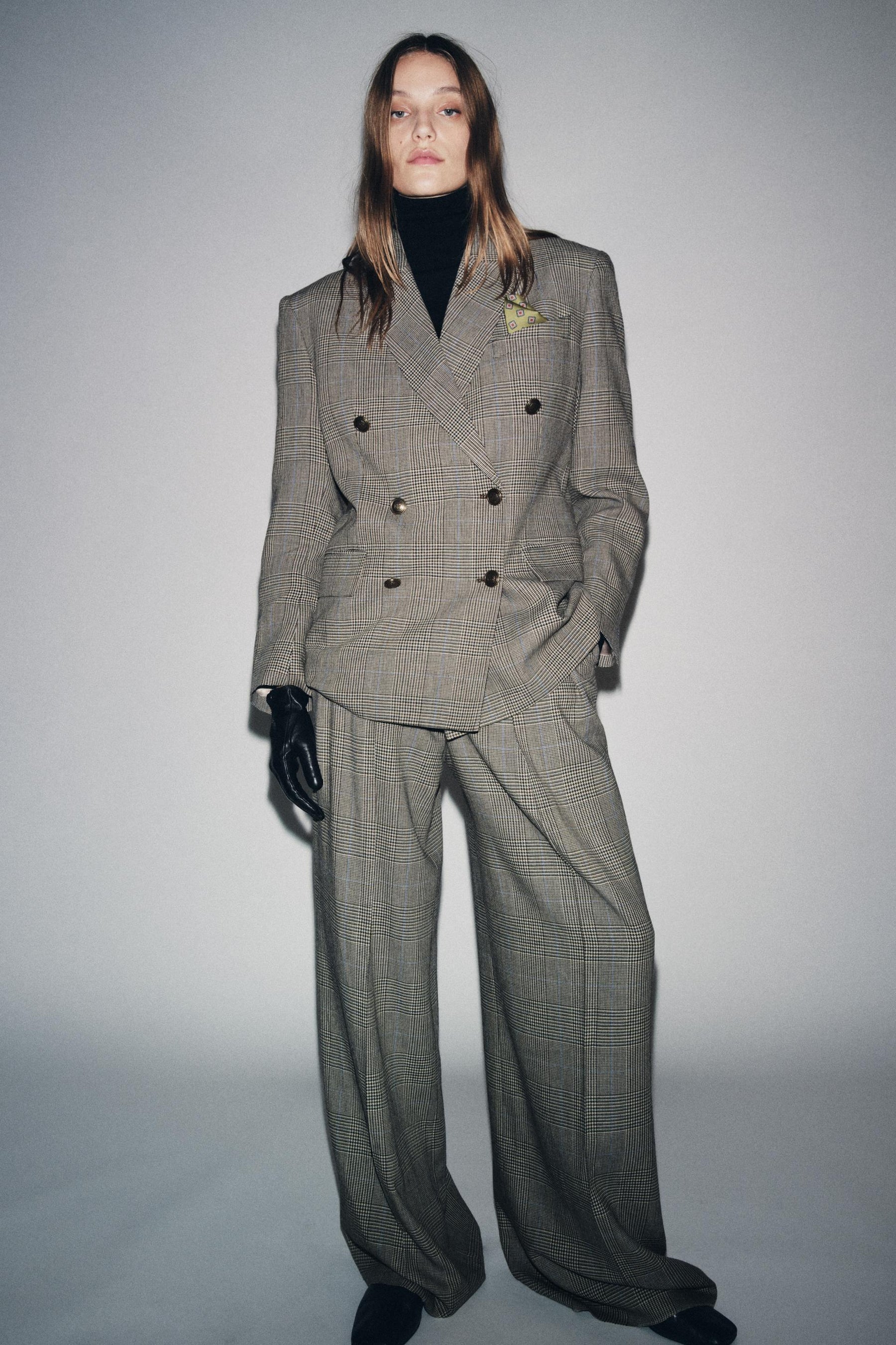 Weit geschnittene Hose mit Abnähern