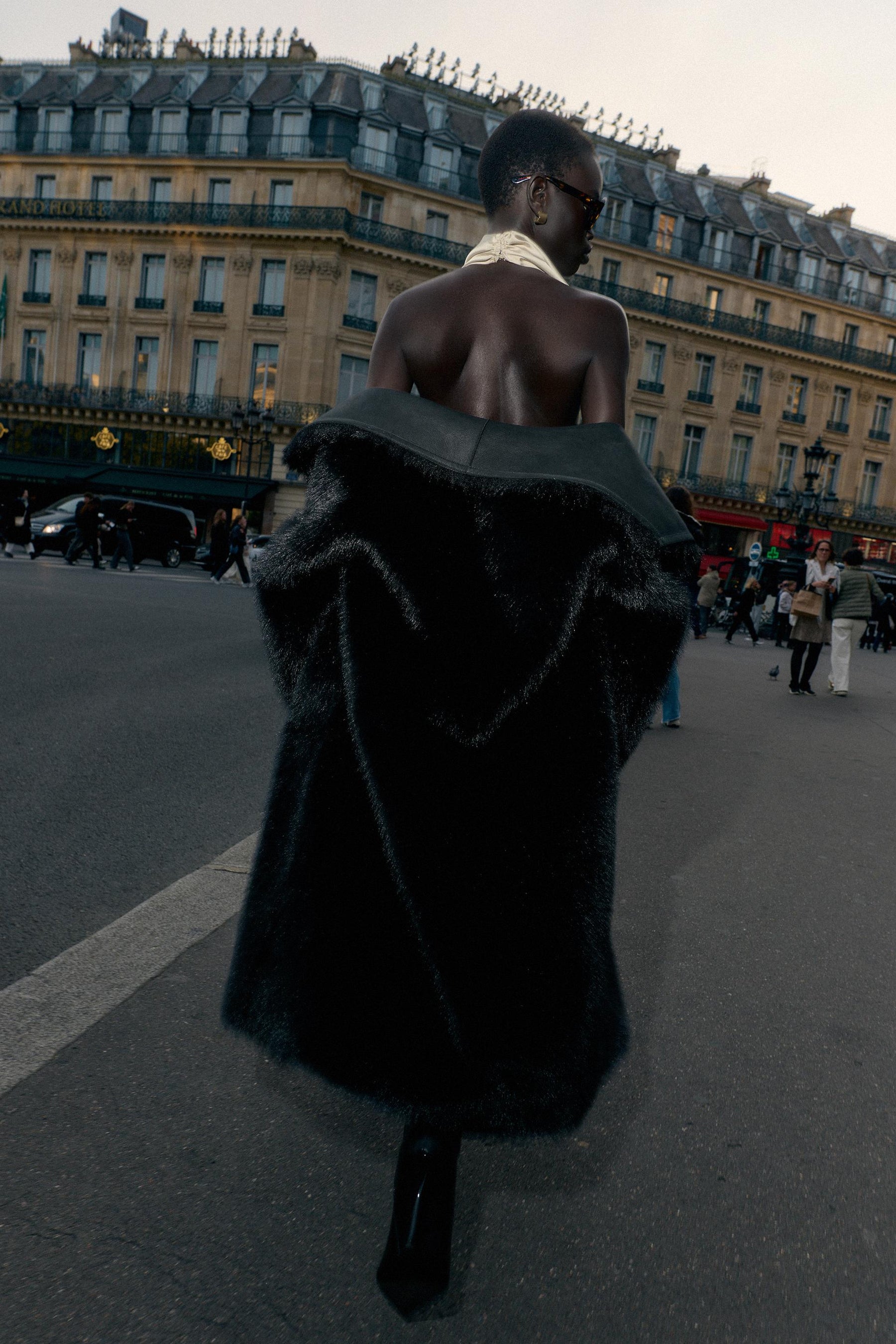 ASYMMETRISCHES SATIN-TOP