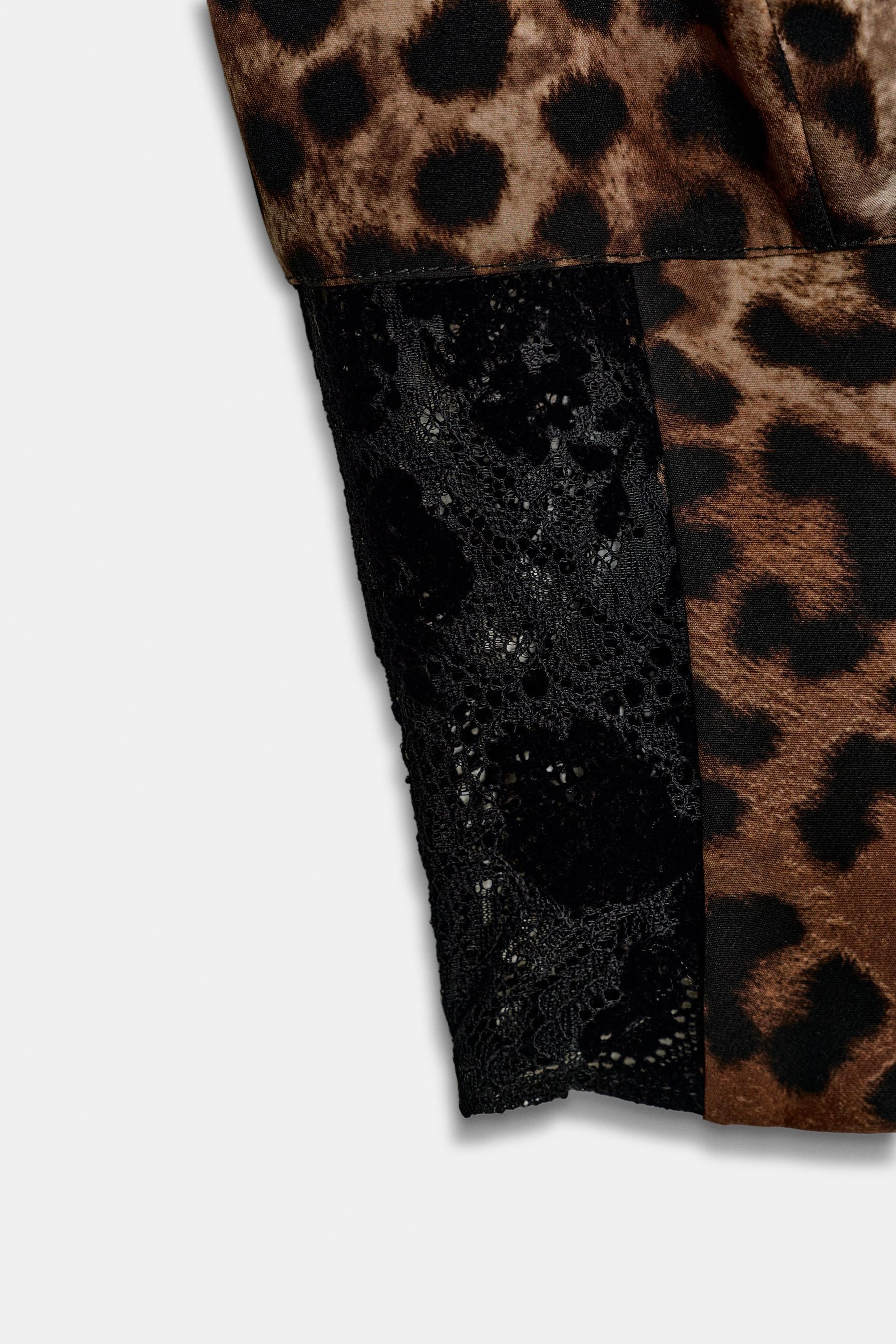 Spitzentop mit Tiermuster