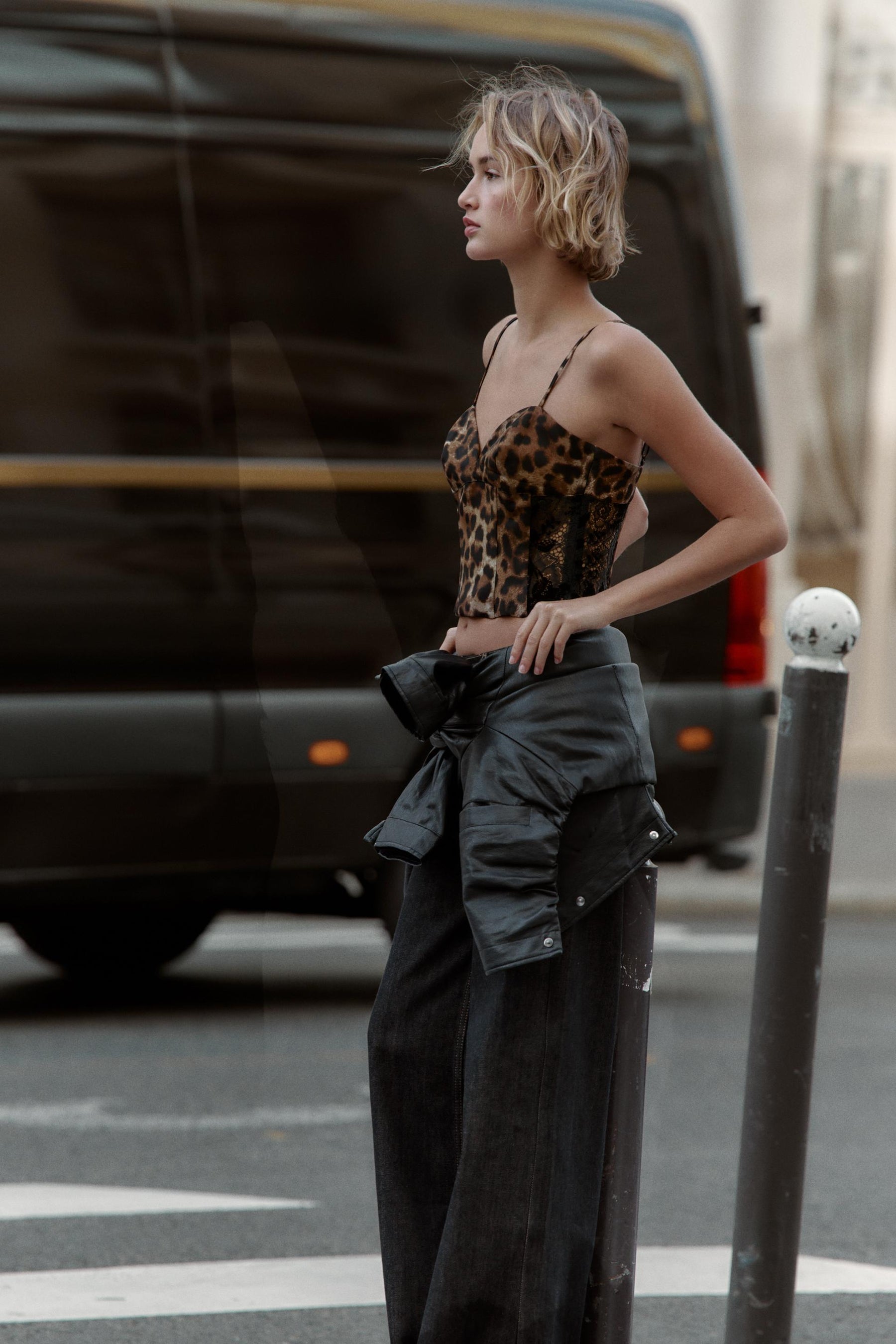 Spitzentop mit Tiermuster