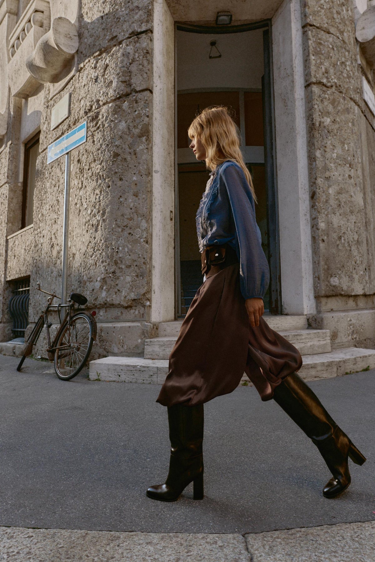 Kniehohe Stiefel mit Blockabsatz