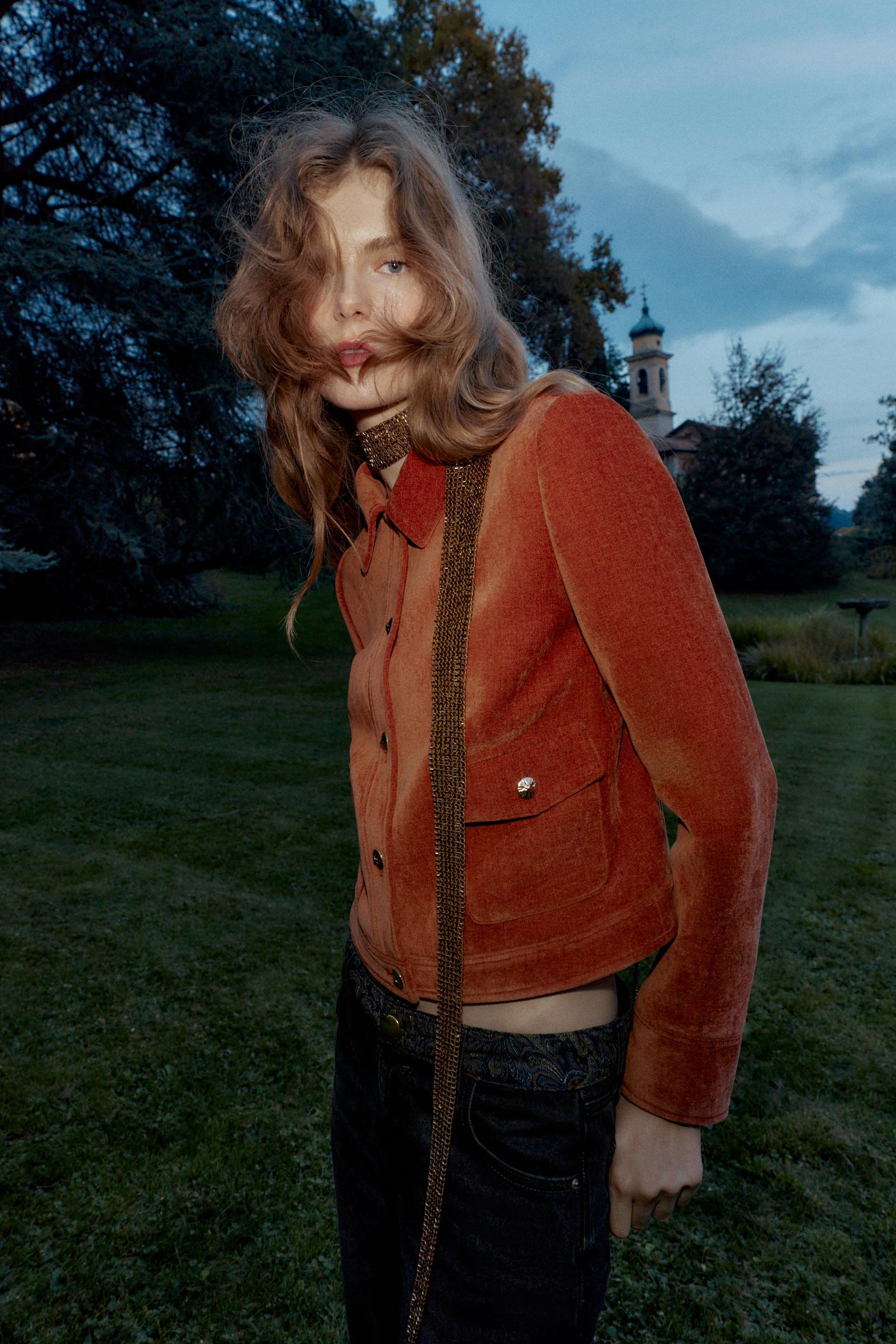 Samtjacke mit Schulterpolstern