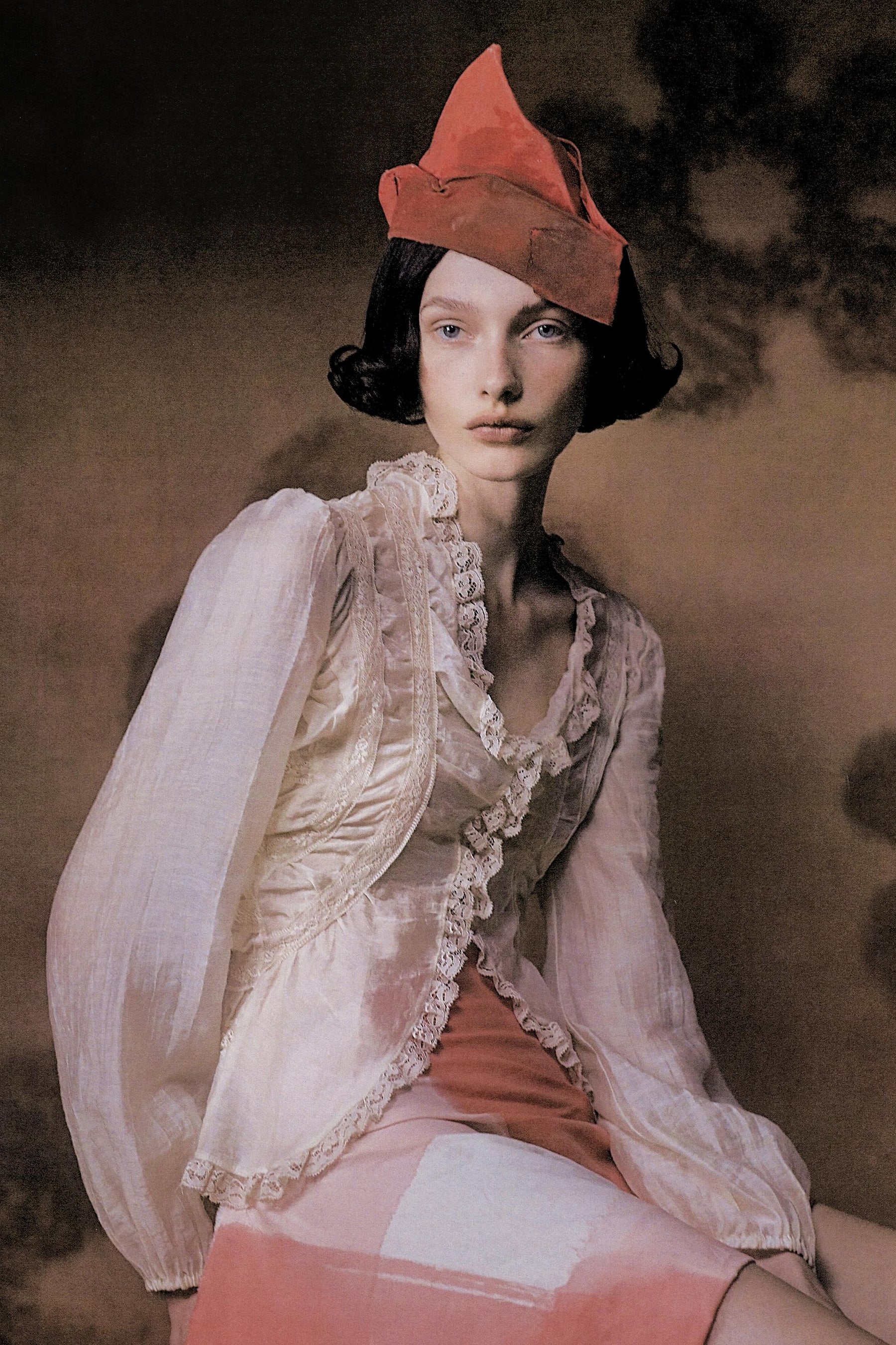 ASYMMETRISCHES SPITZENSHIRT