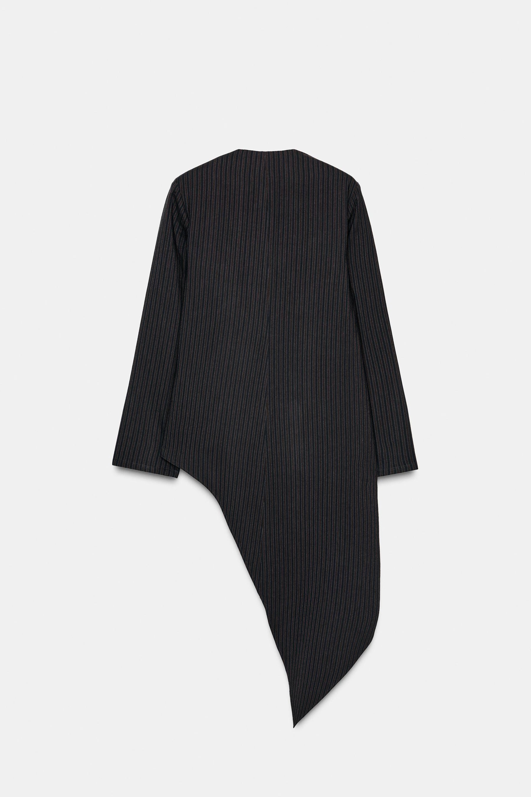 Gestreiftes asymmetrisches Oberteil