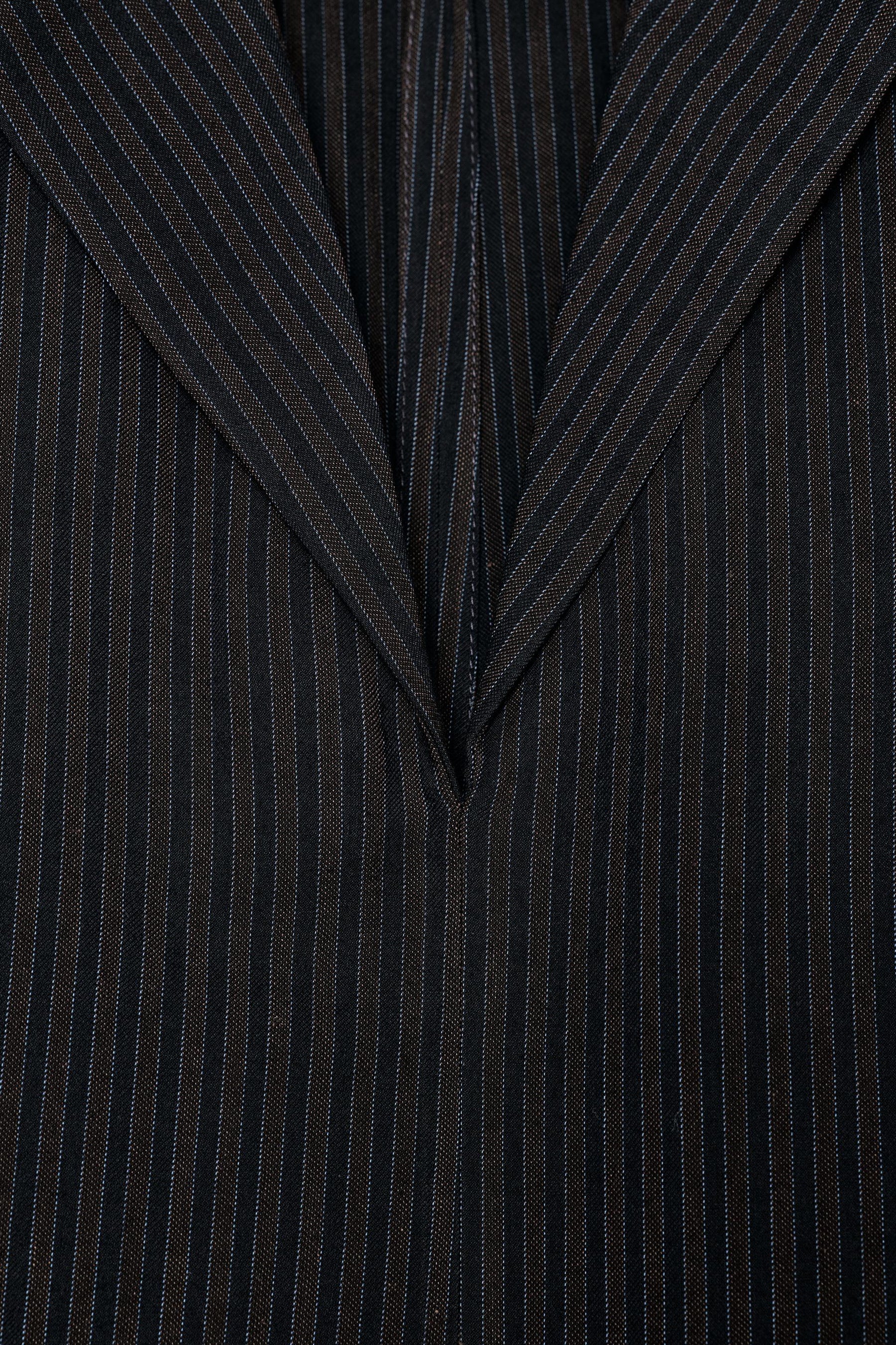 Gestreiftes asymmetrisches Oberteil