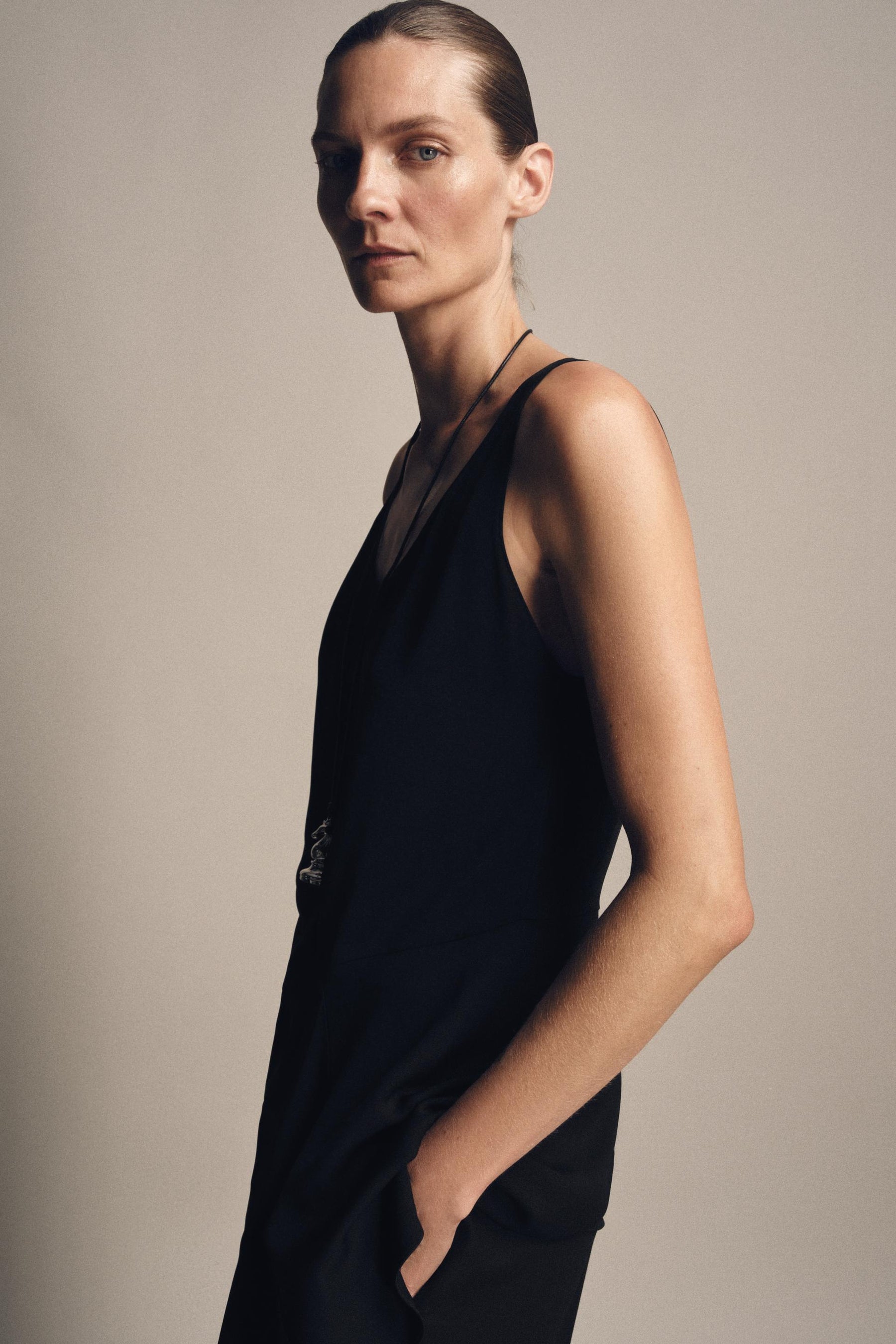 ASYMMETRISCHES MODE-TOP