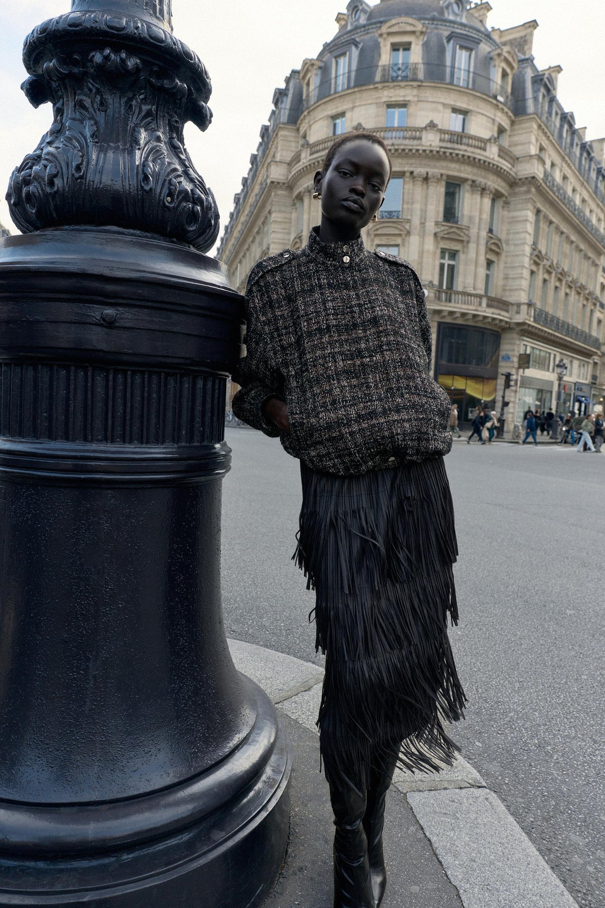 Bomberjacke mit metallischer Struktur