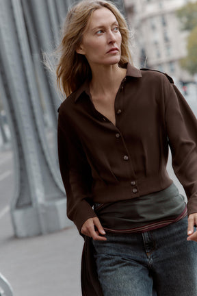 Hemd mit Schulterklappen