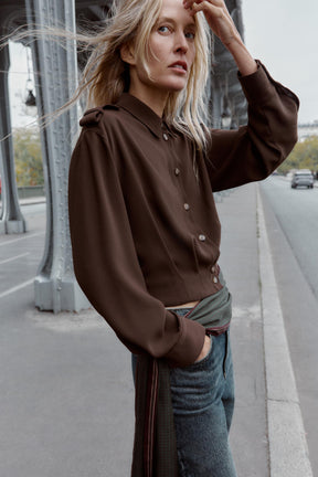 Hemd mit Schulterklappen