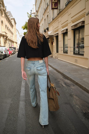 Hüftjeans mit ausgestelltem Bein