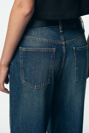 Hochtaillierte Culottes-Jeans mit Gürtel