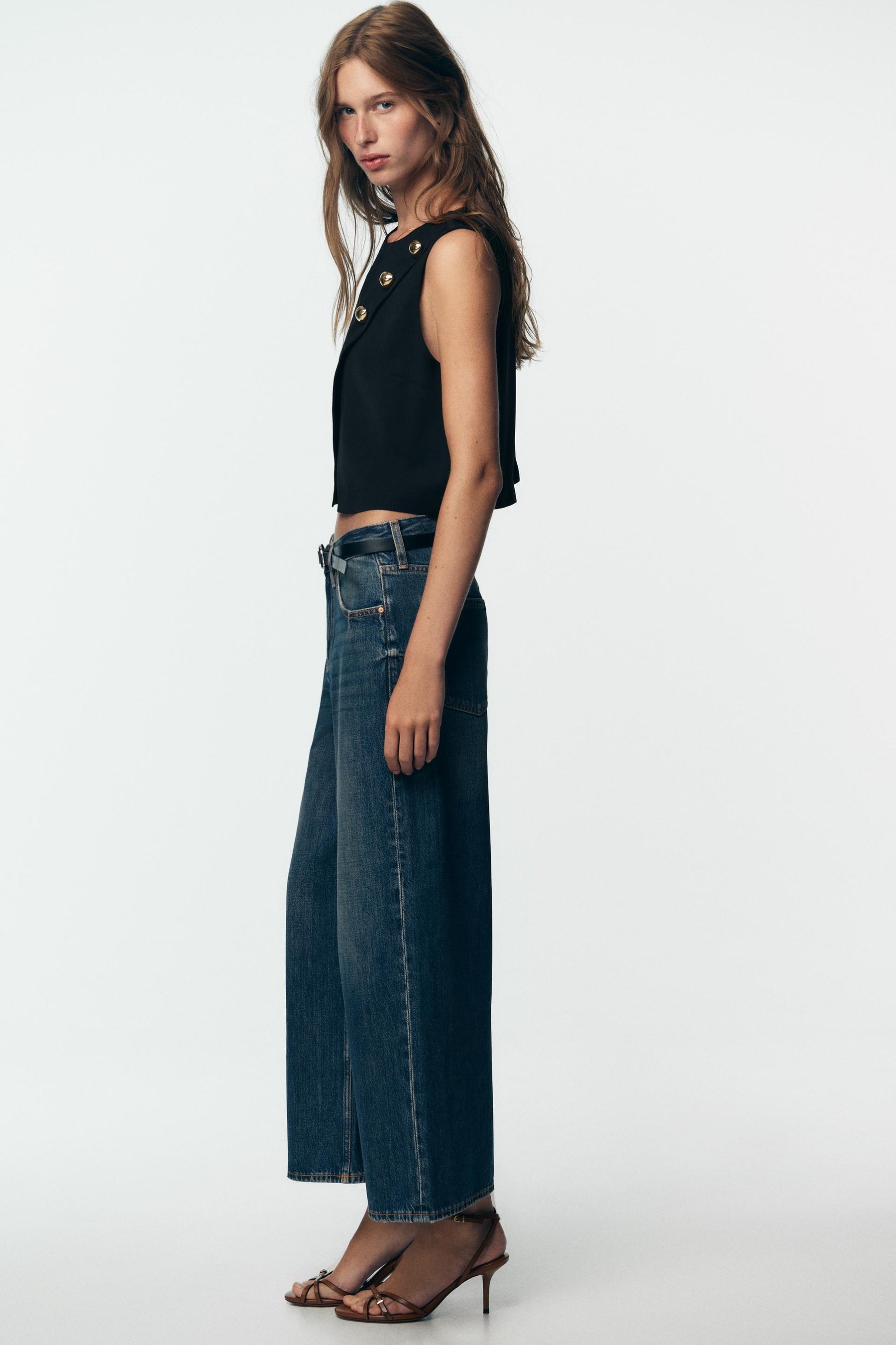 Hochtaillierte Culottes-Jeans mit Gürtel