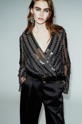 Satinhose mit Gürtel