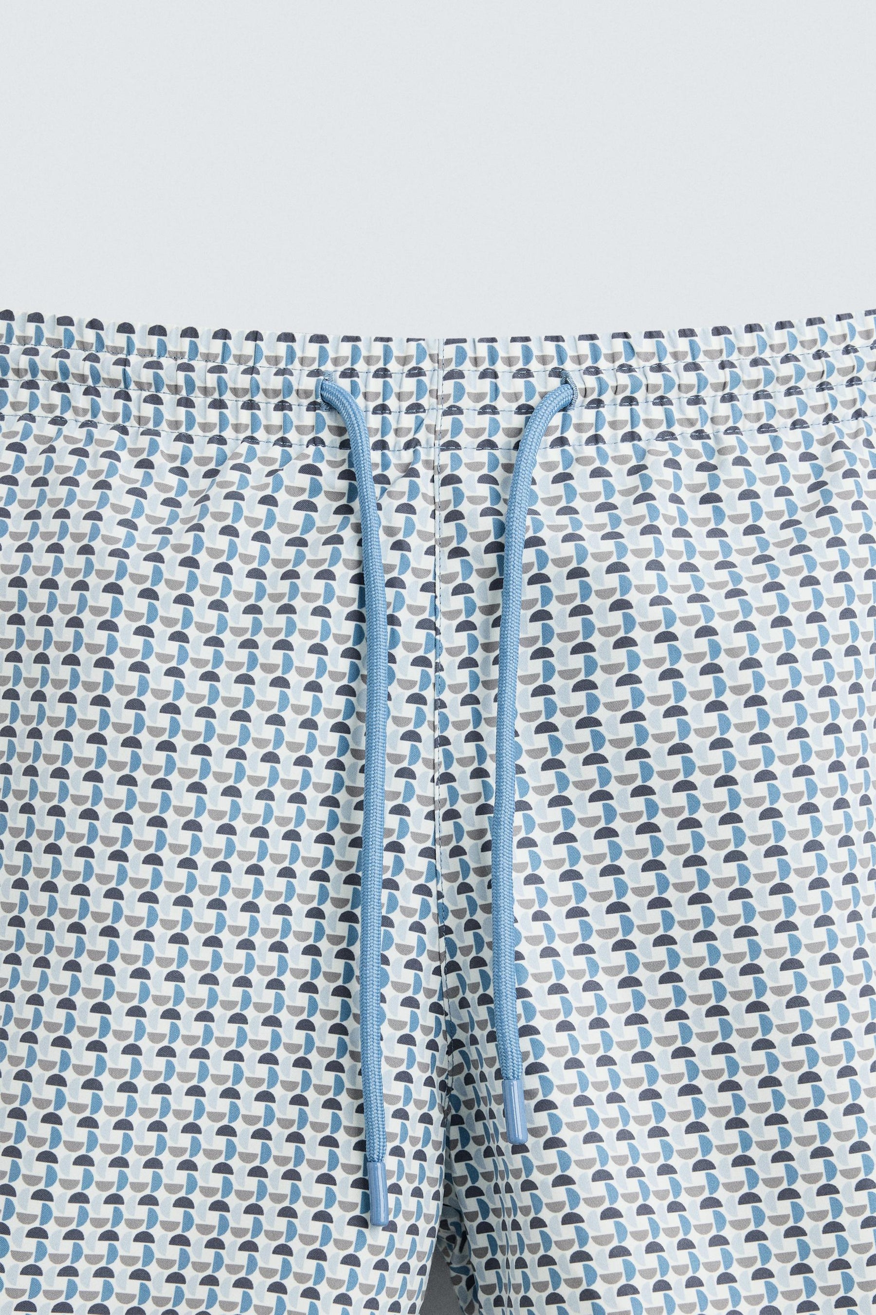 GEOMETRIC PRINT MID-LENGTH SWIMMING TRUNKS - Image 3