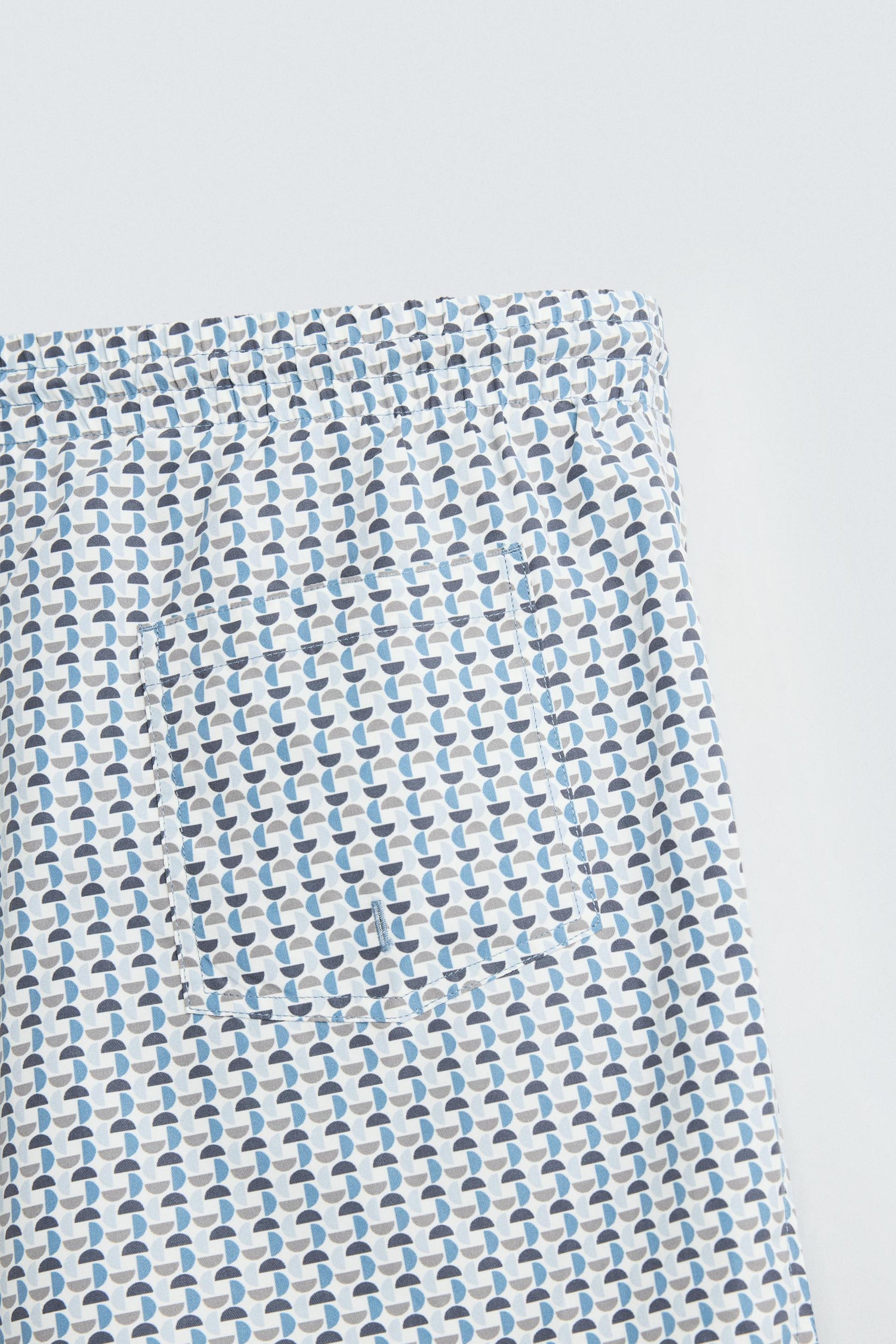 GEOMETRIC PRINT MID-LENGTH SWIMMING TRUNKS - Image 4