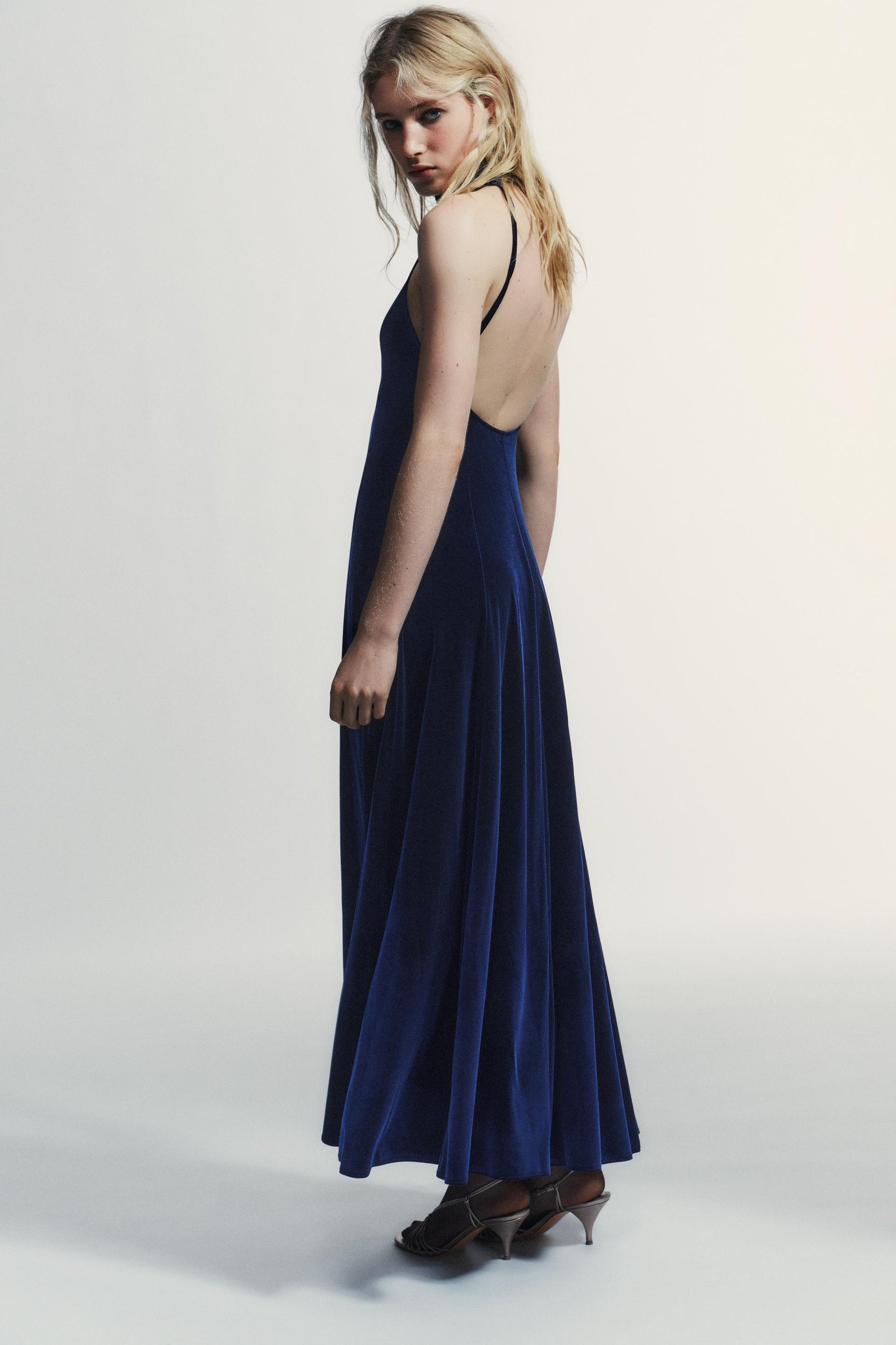 LONG BACKLESS DRESS - Image 3