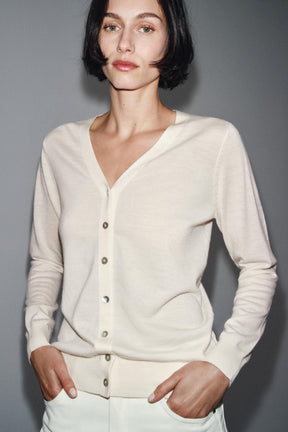 100% WOOL V-NECK CARDIGAN - Image 2