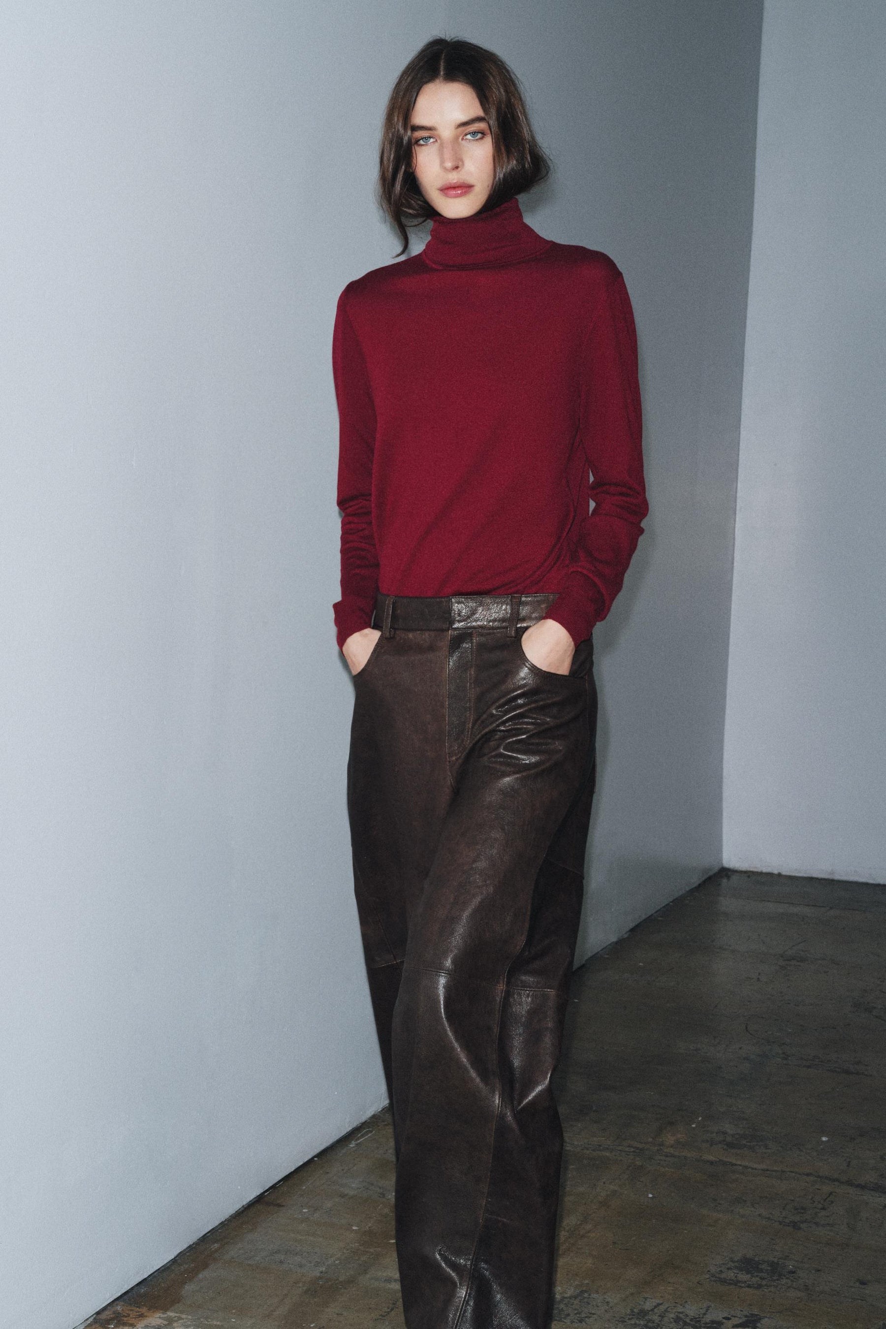 Wollpullover mit hohem Kragen