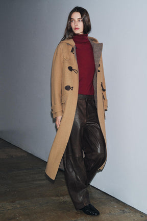 Wollpullover mit hohem Kragen