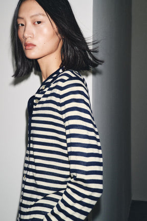 Gestreifter Strickcardigan