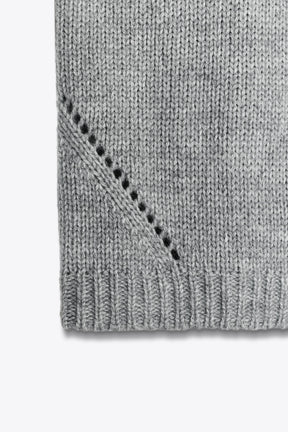 ÜBERGRÖSSERTER STRICKPULLOVER