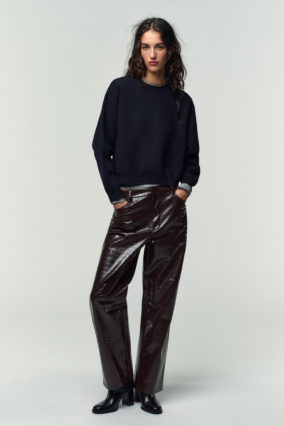 EINFACH GESTRICHENES SWEATSHIRT