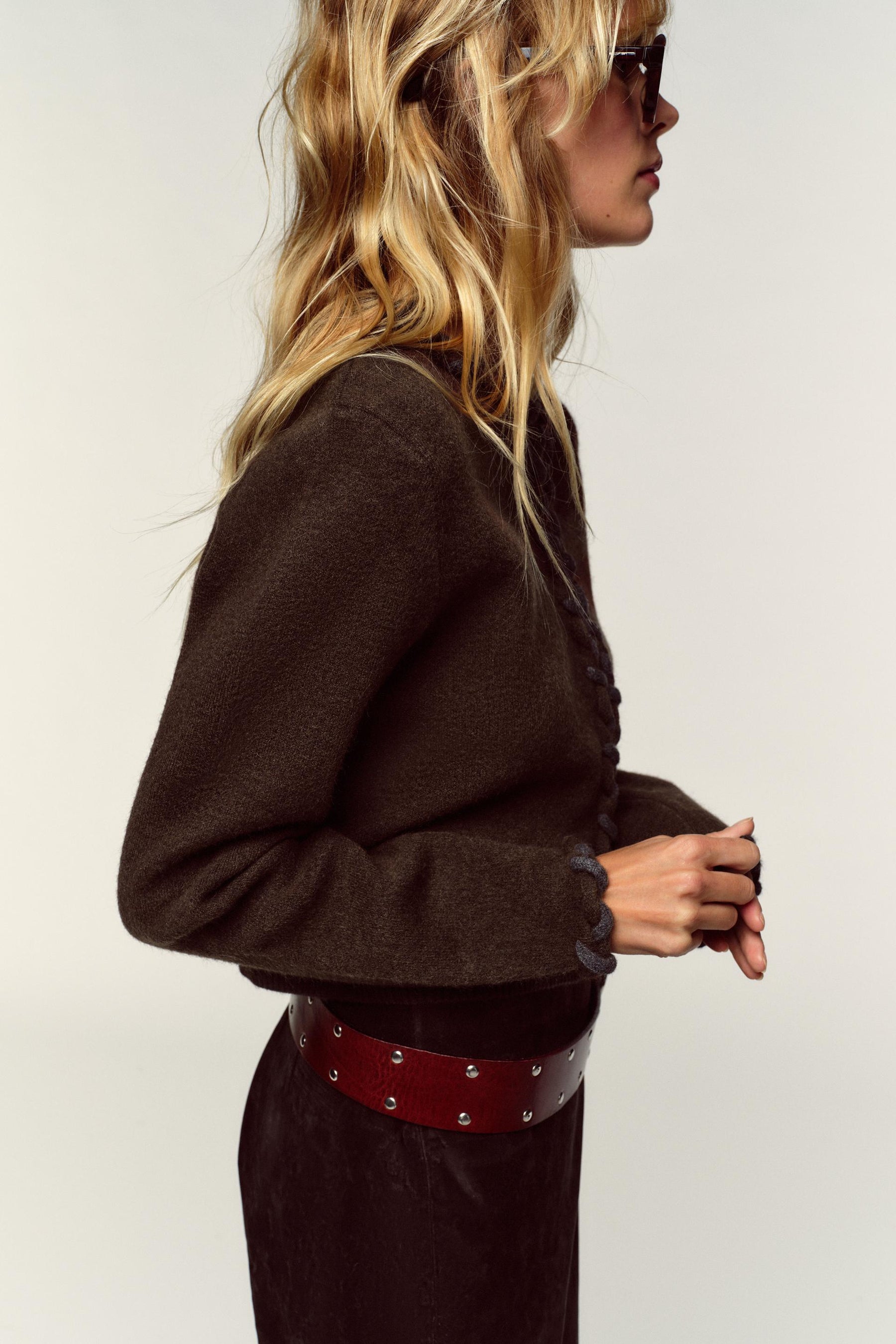 Strickjacke mit eingewebtem Besatz