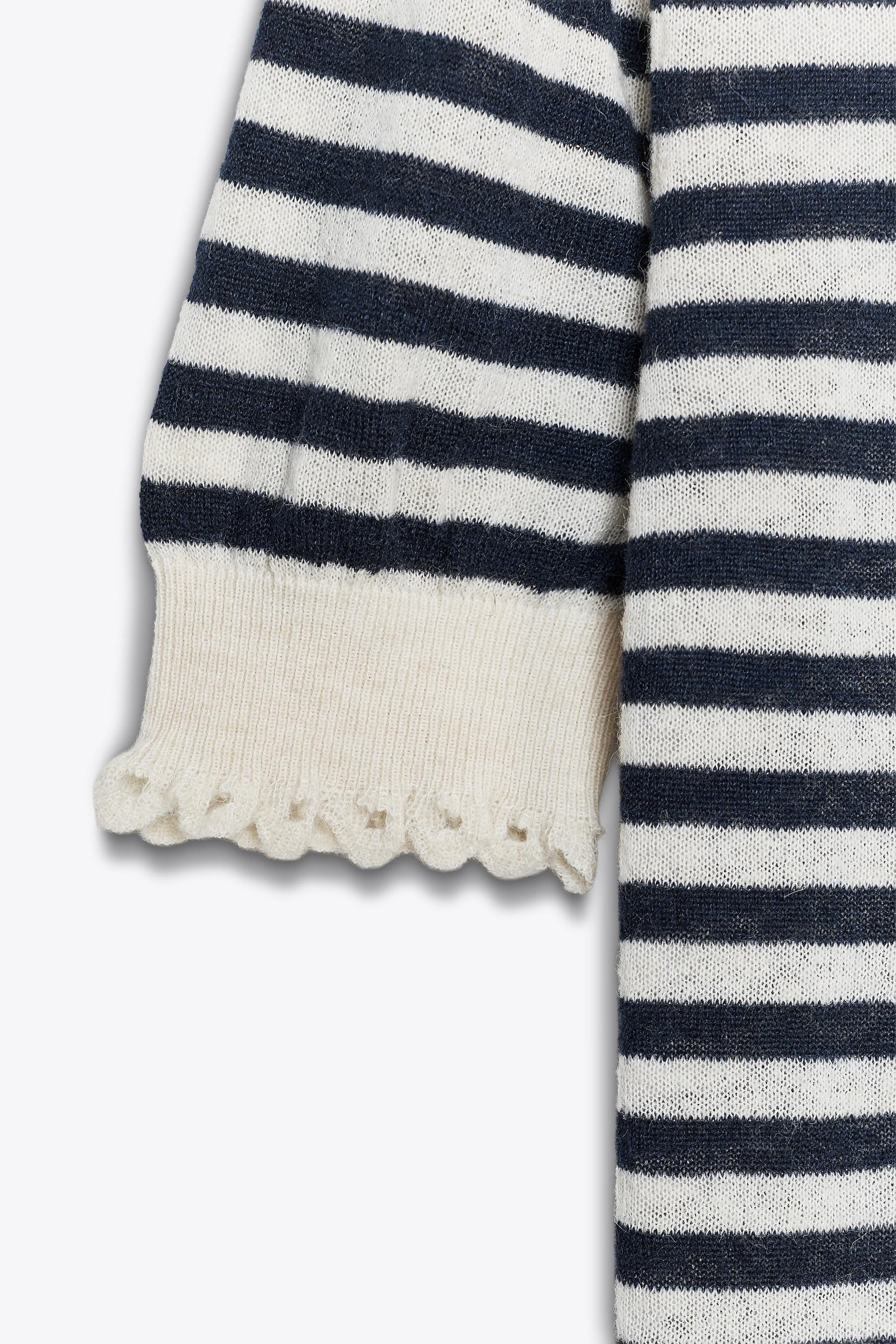 Gestreifter Strickpullover